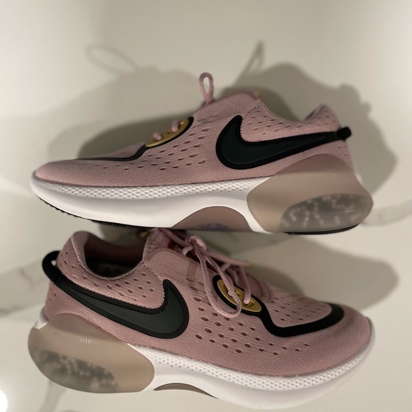 New with box women’s Nike Joyride dual run 6.5 plum chalk/black metallic gold - Picture 4 of 9